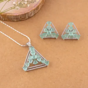 Natural Green Monalisa Triangle Necklace Set creative pic