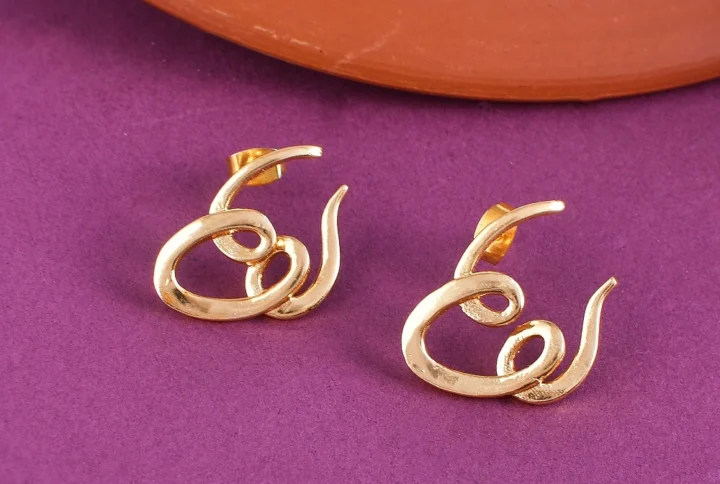 designer om shaped earrings creative pic